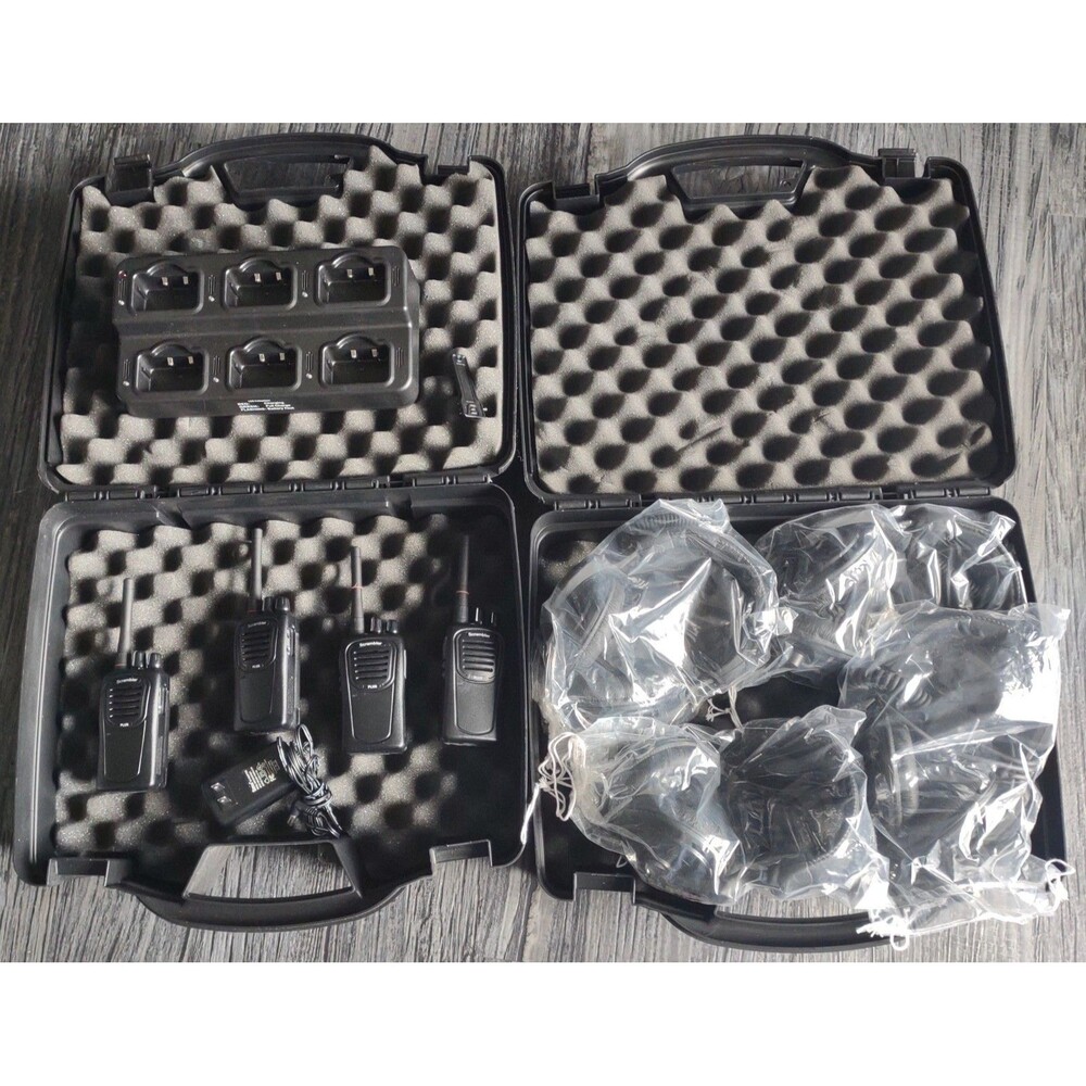 Eartec 4 User Communication System, 4 Transceivers , 4 PTT Headsets, Bay Charger